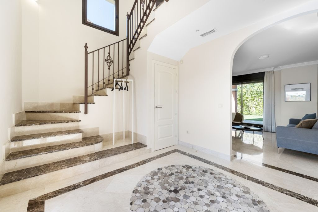 DP-12-R4104328-1 Villa for sale in Estepona