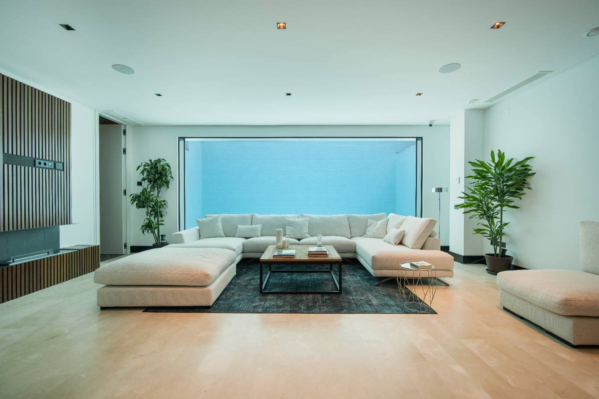 Villa for sale in The Golden Mile