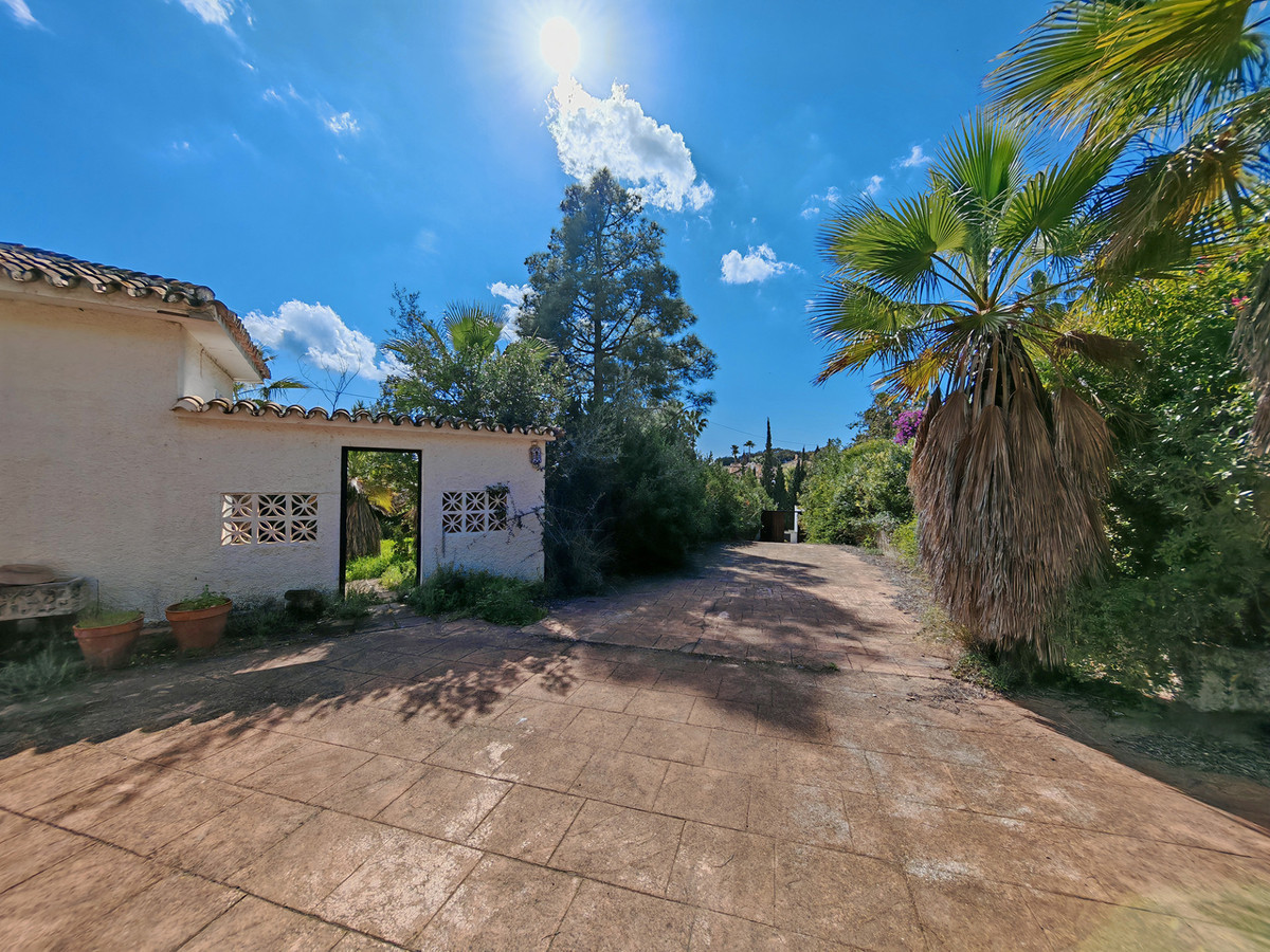 DP-12-R4973842-15 Villa for sale in Marbella