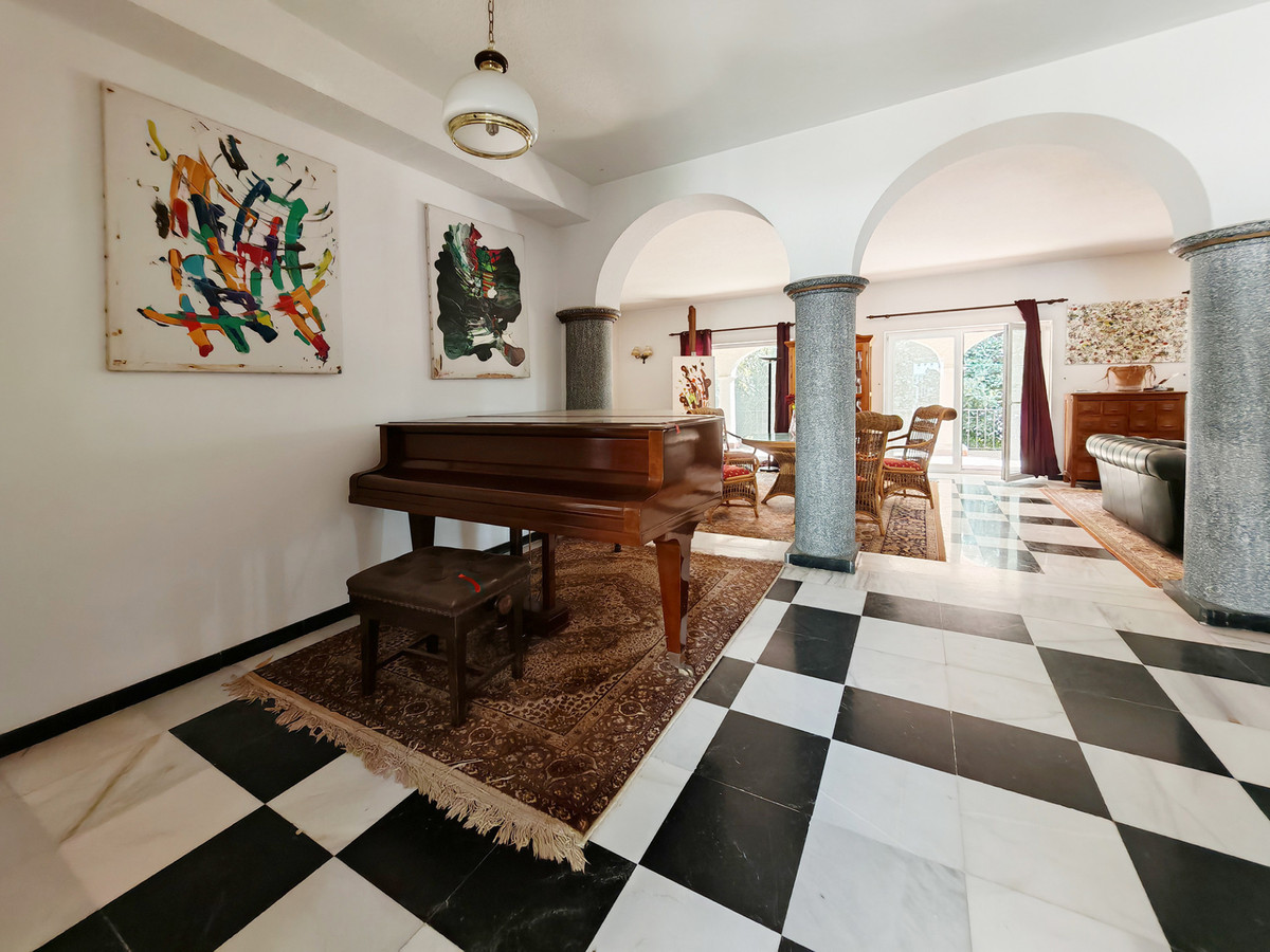 DP-12-R4973842-2 Villa for sale in Marbella