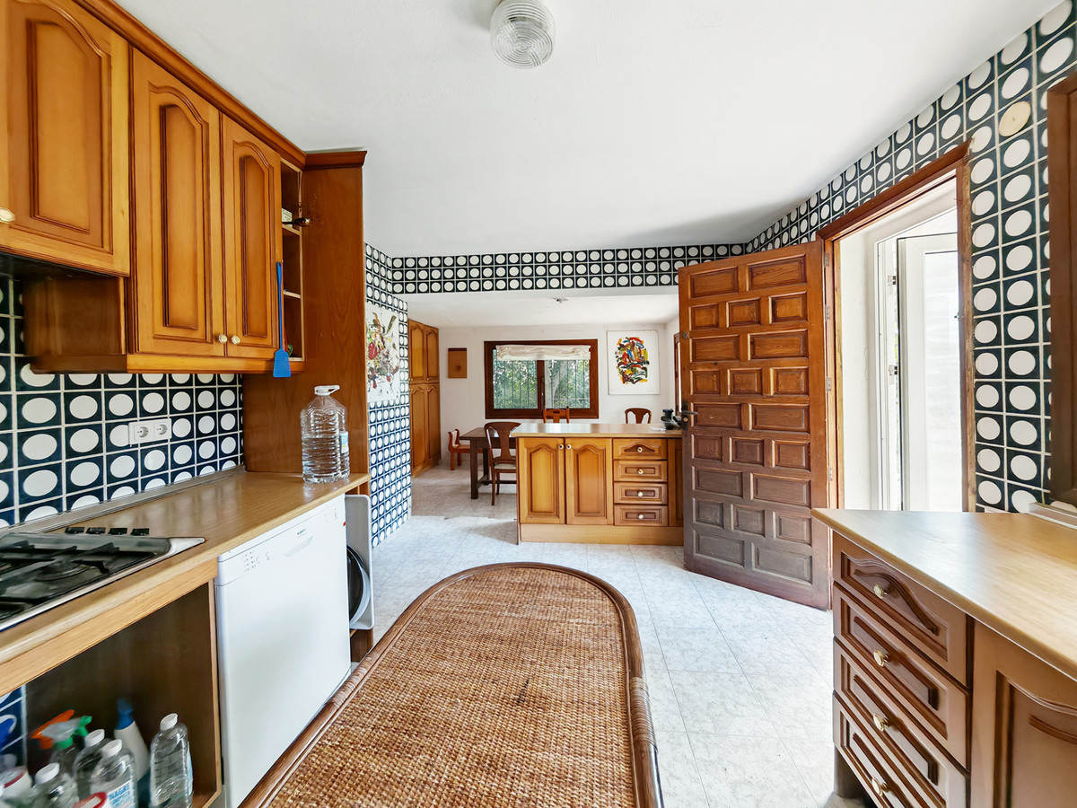 DP-12-R4973842-5 Villa for sale in Marbella
