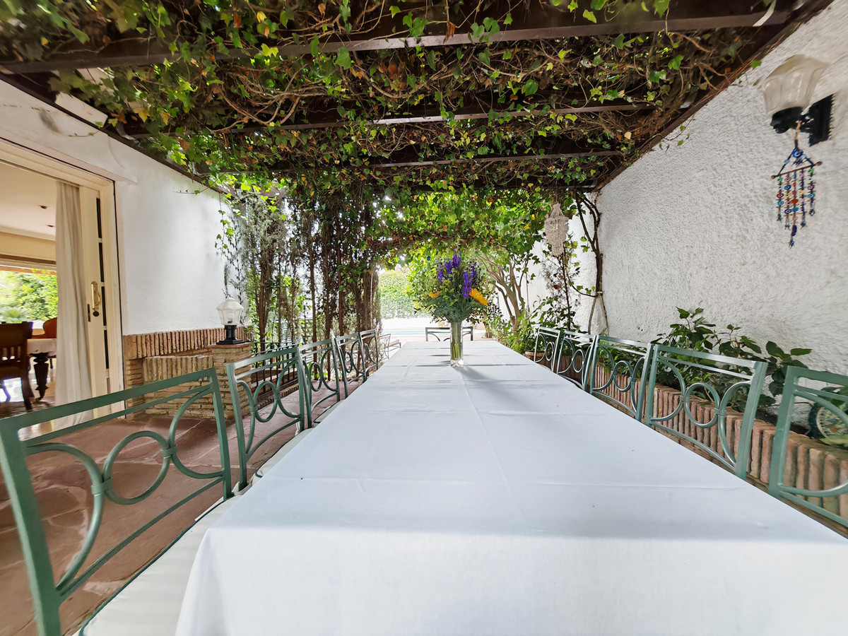 Villa for sale in Los Monteros