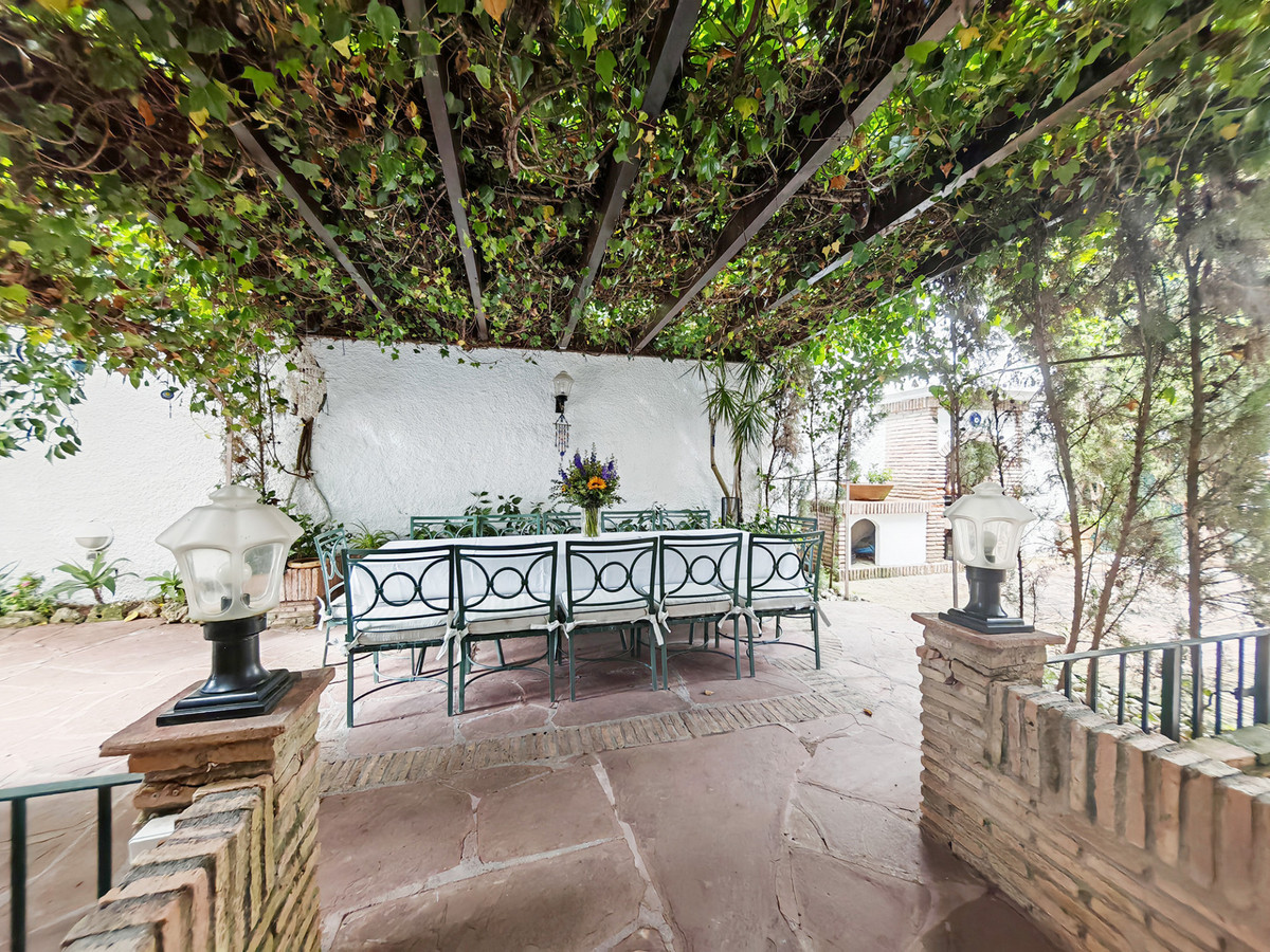 Villa for sale in Los Monteros