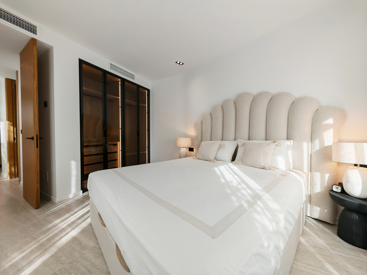 DP-12-R5209327-18 Apartment for sale in Estepona