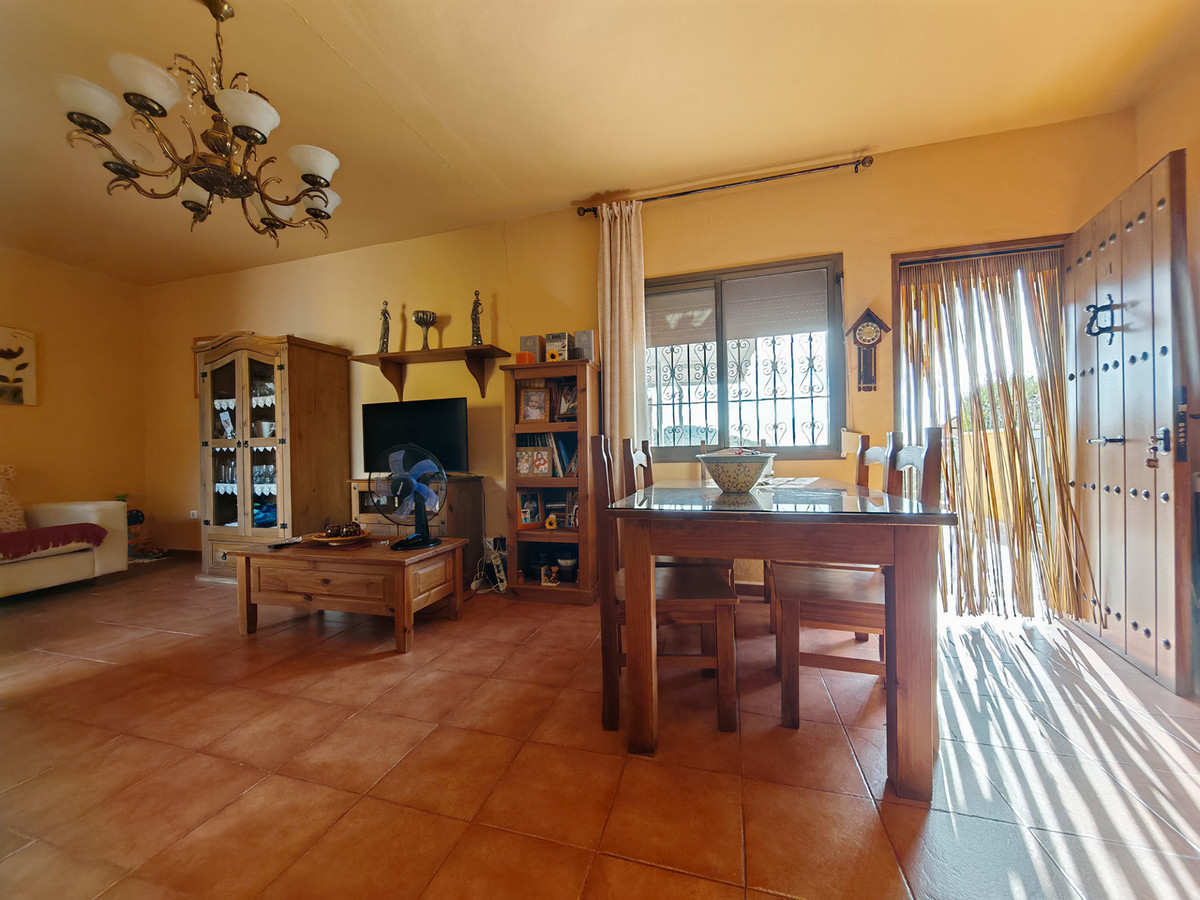 DP-12-R5215729-3 Finca for sale in Estepona