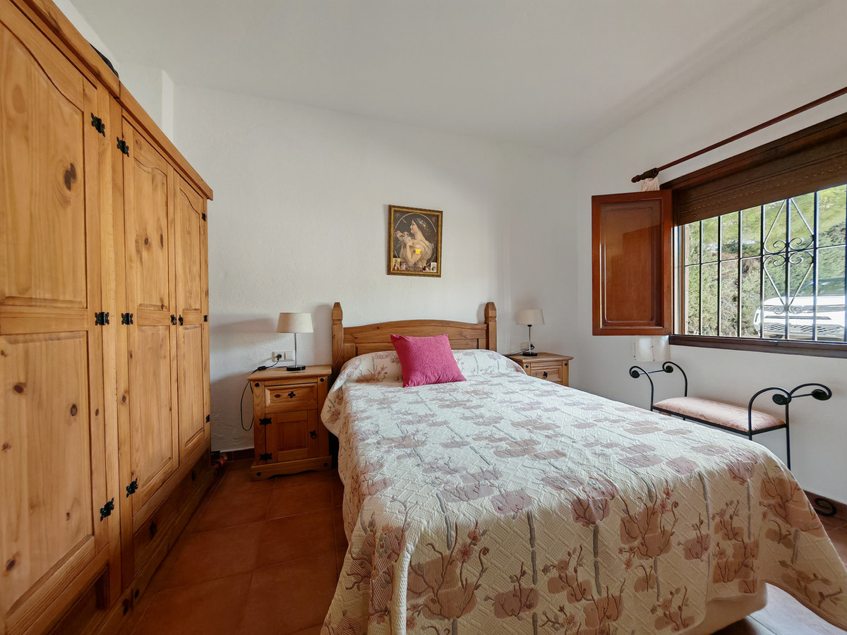 DP-12-R5215729-5 Finca for sale in Estepona