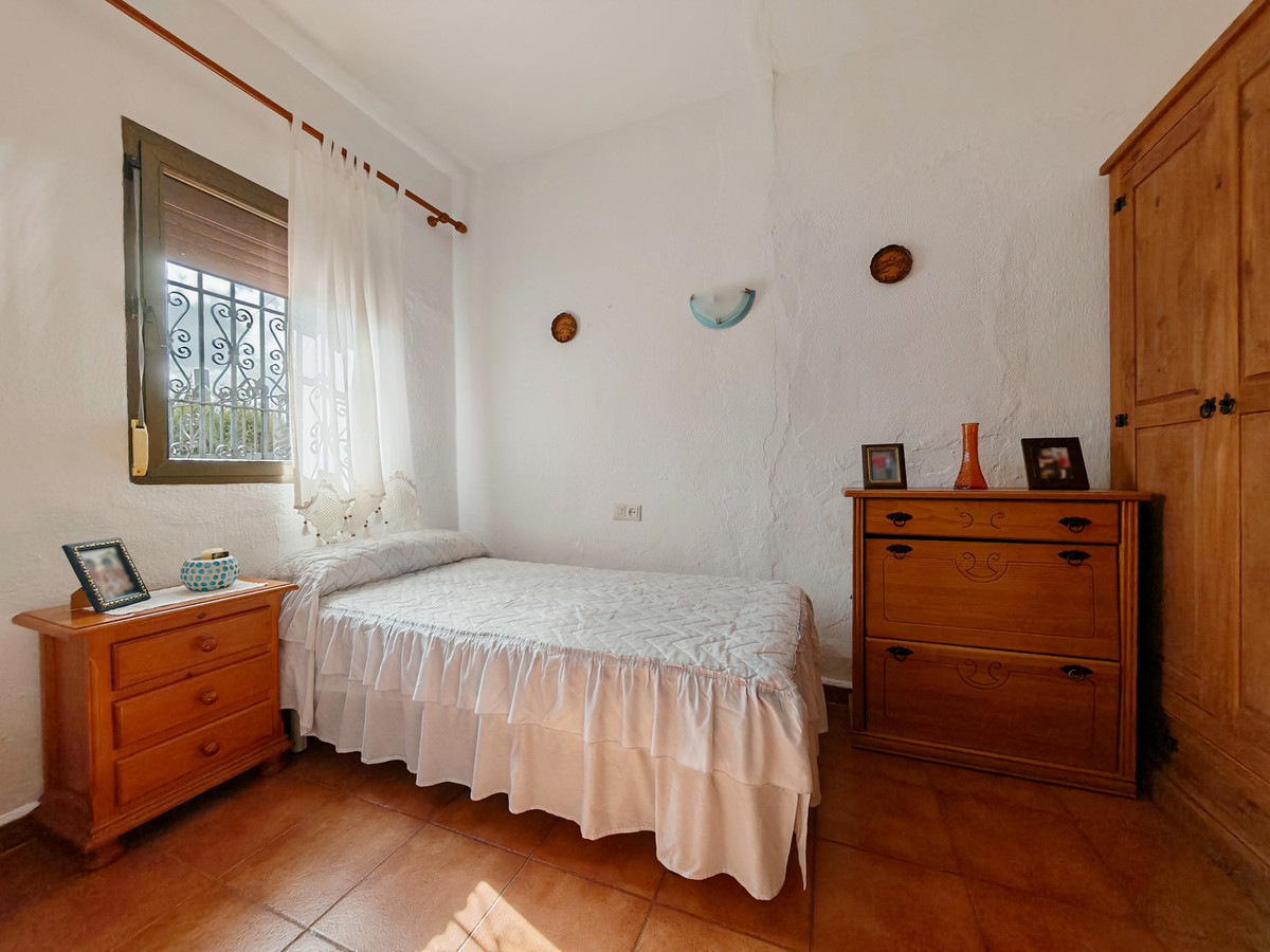 DP-12-R5215729-7 Finca for sale in Estepona