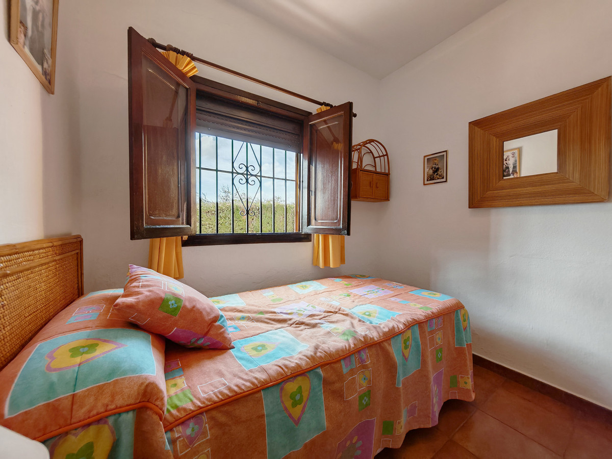 DP-12-R5215729-8 Finca for sale in Estepona