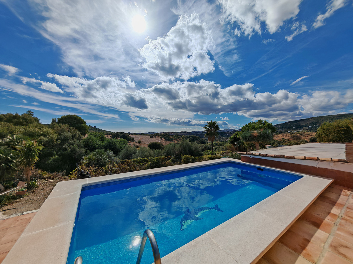 Finca for sale in Estepona