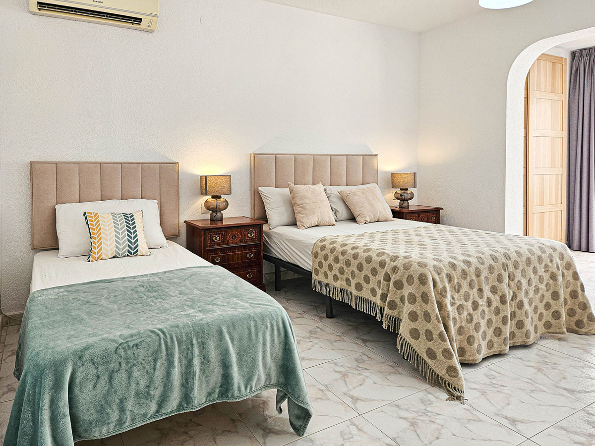 DP-12-R5242030-8 Villa for sale in Riviera del Sol