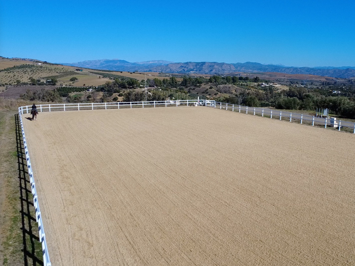 Finca for sale in Coín