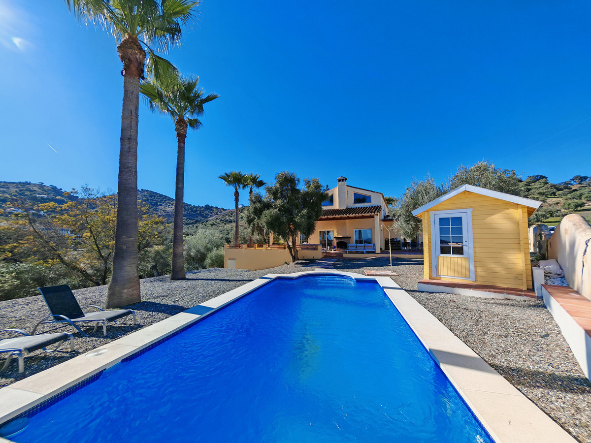 Finca for sale in Coín