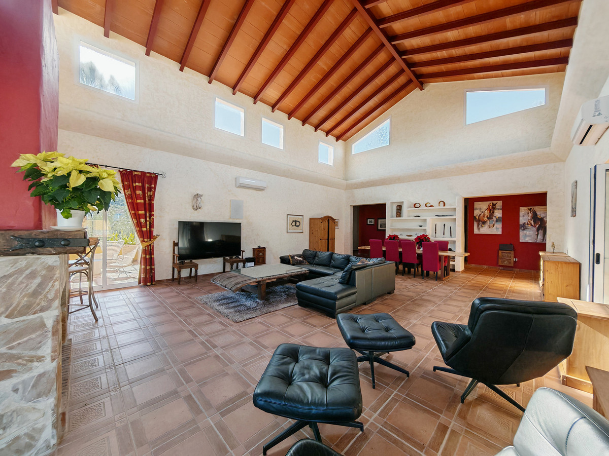 Finca for sale in Coín
