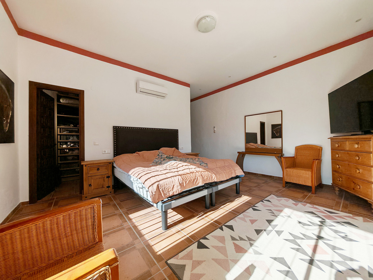 Finca for sale in Coín