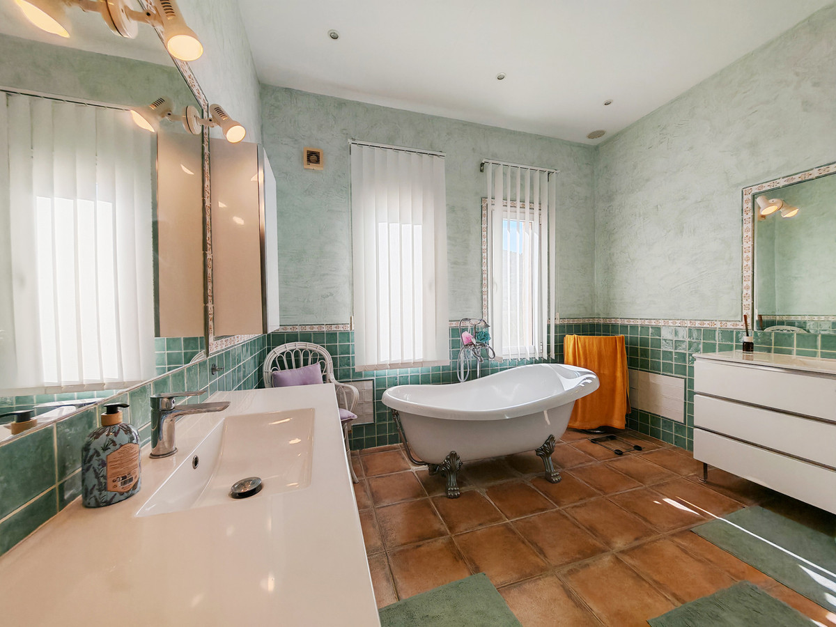 Finca for sale in Coín