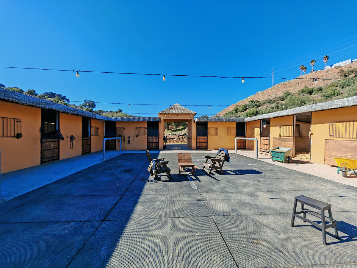 Finca for sale in Coín