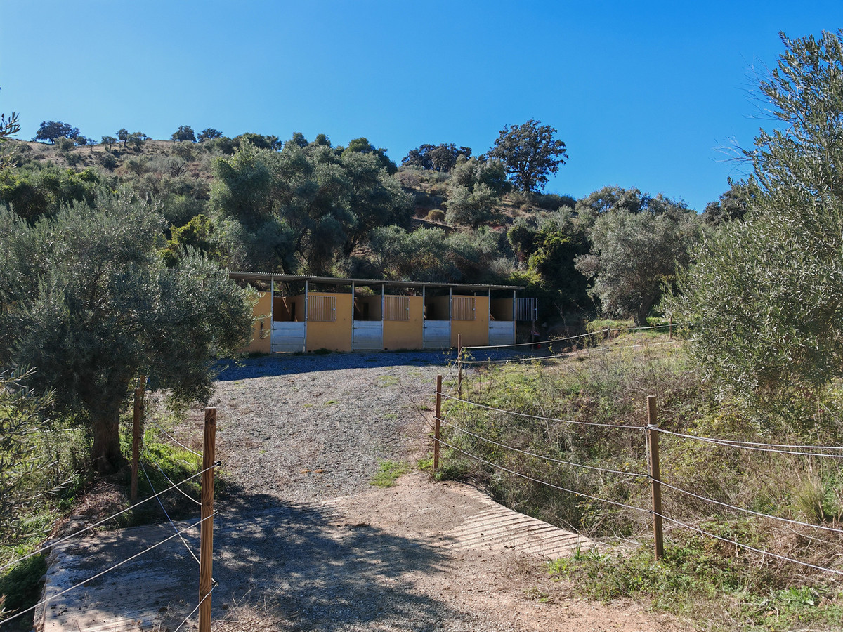 Finca for sale in Coín