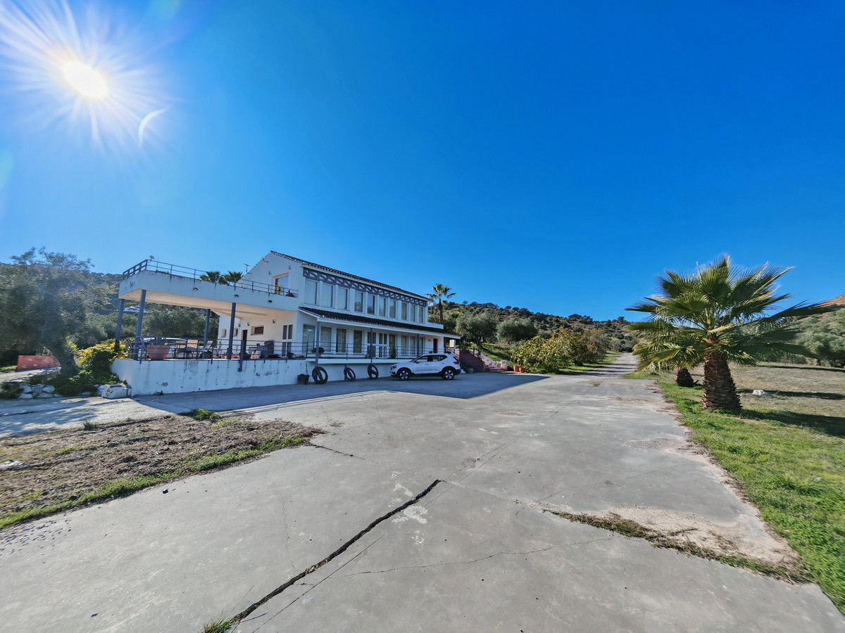 Finca for sale in Coín