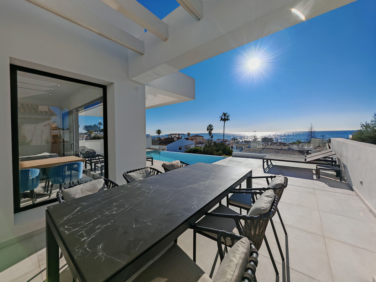 Villa for sale in El Chaparral