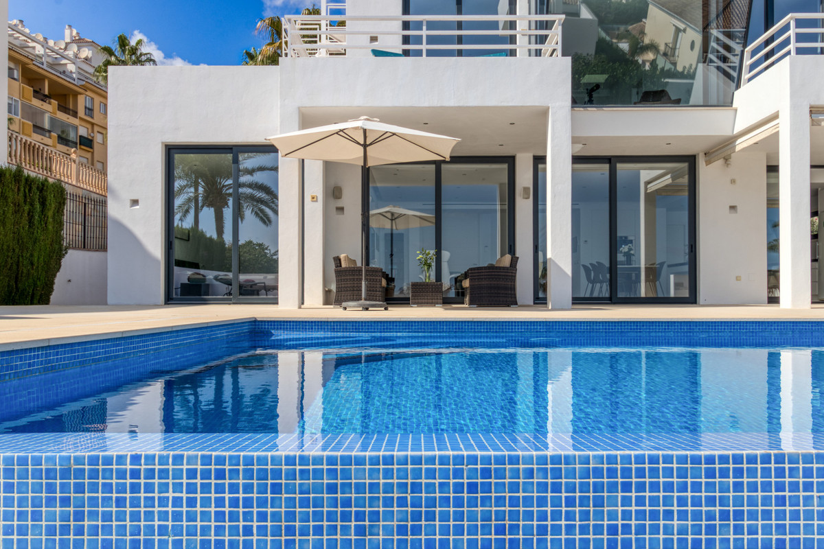 Villa for sale in La Cala de Mijas