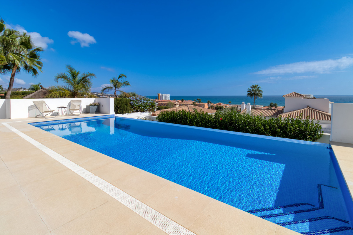 Villa for sale in La Cala de Mijas