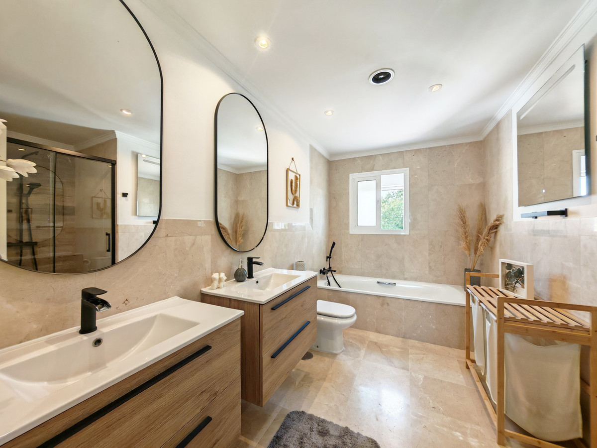 DP-12-R5352697-15 Villa for sale in Riviera del Sol