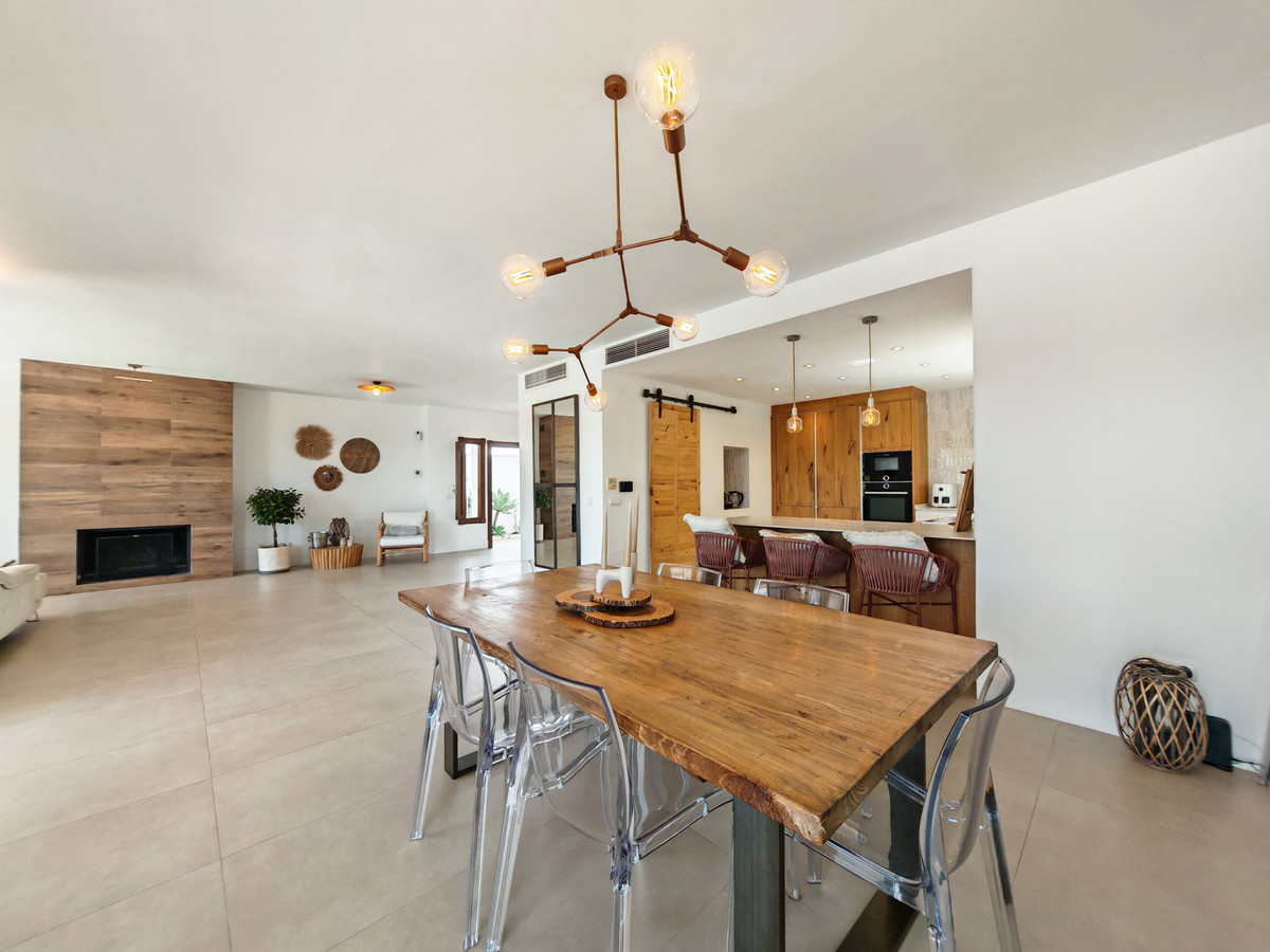 DP-12-R5352697-4 Villa for sale in Riviera del Sol
