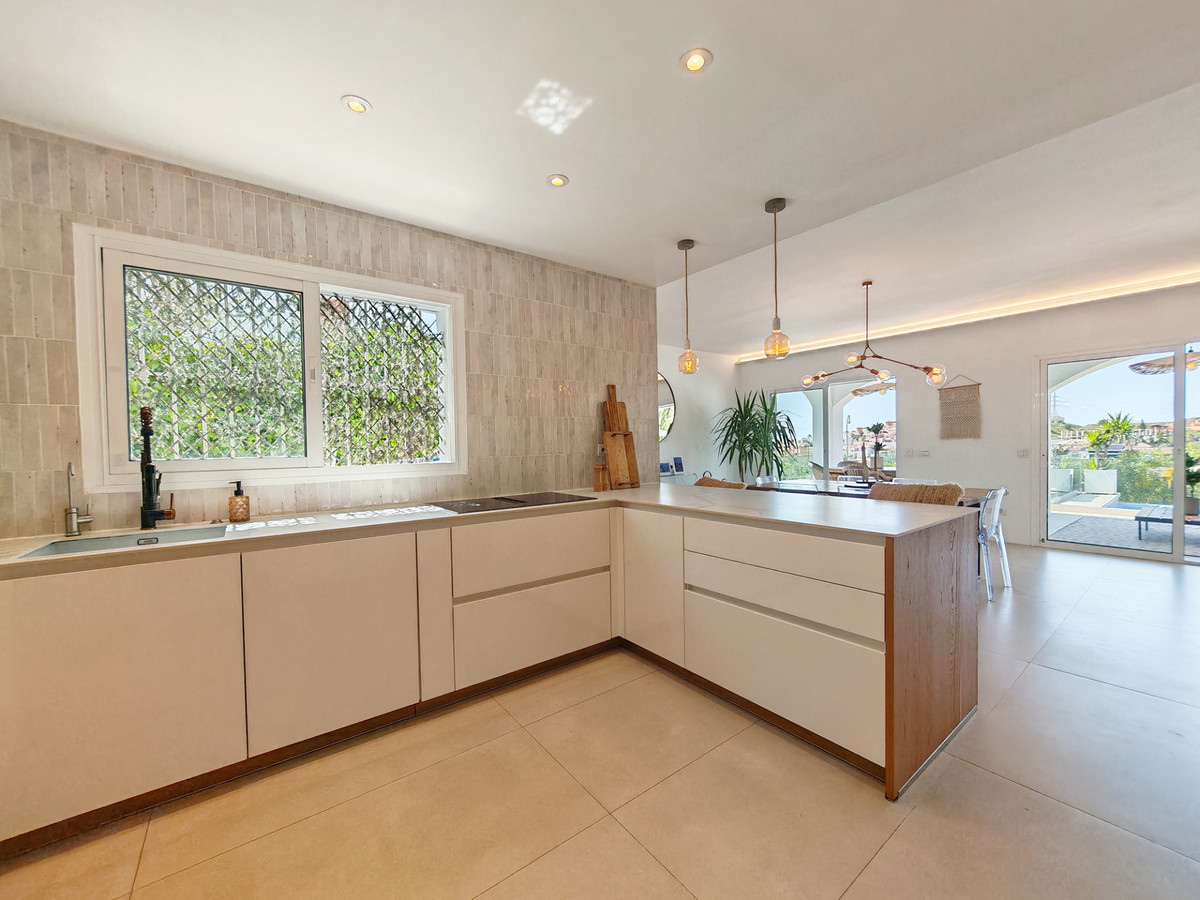 DP-12-R5352697-8 Villa for sale in Riviera del Sol
