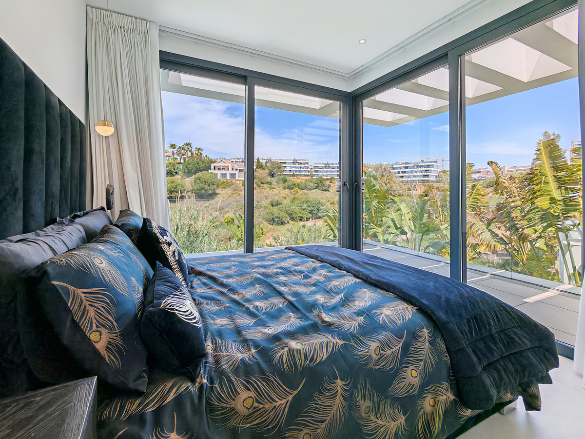 Villa for sale in Estepona