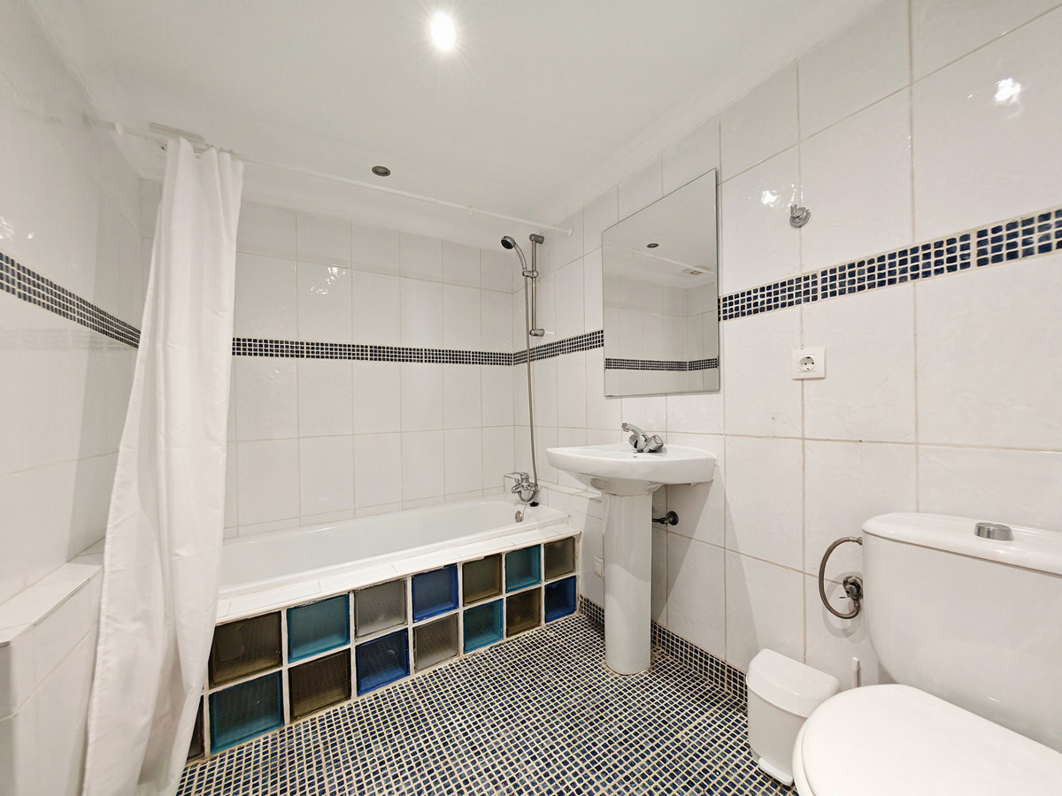 Townhouse for sale in Calahonda