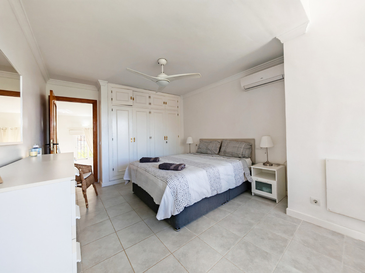 Townhouse for sale in Calahonda