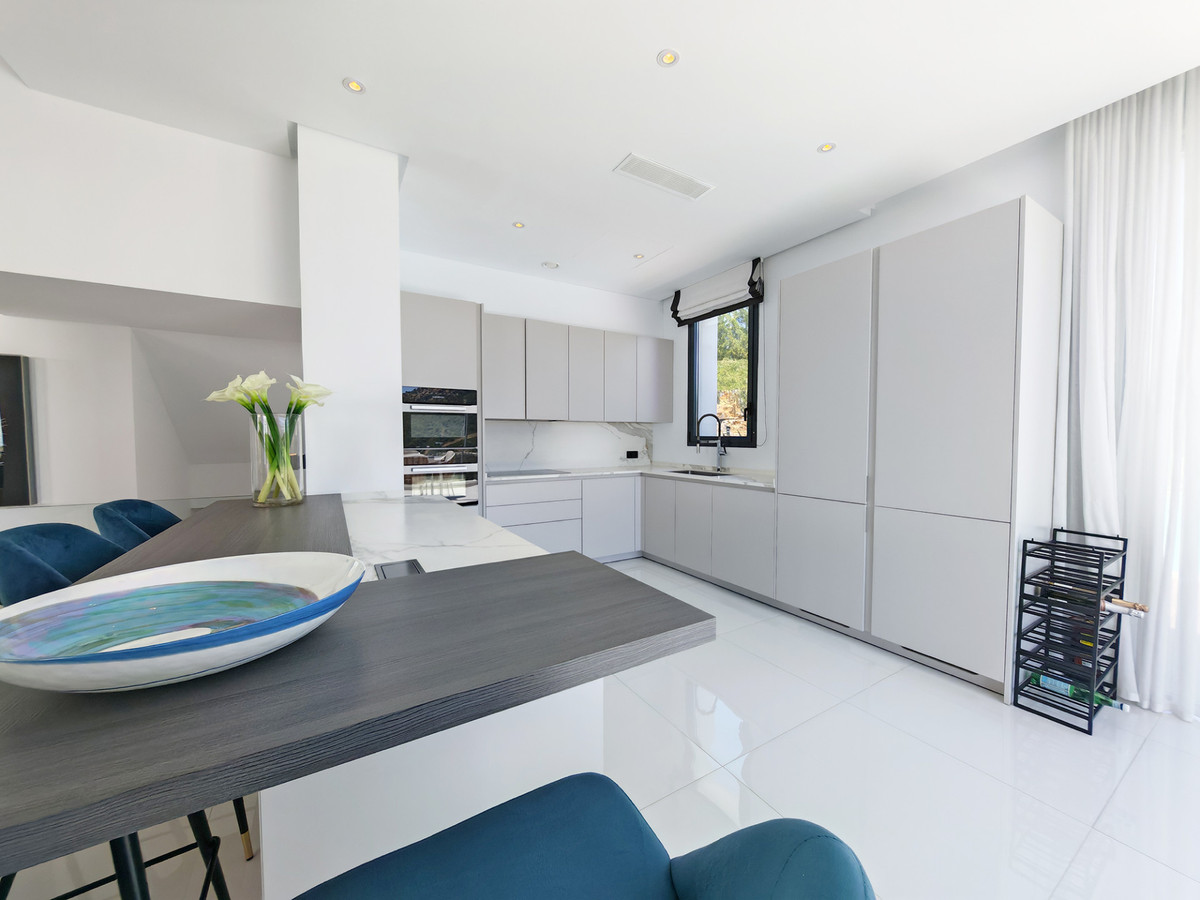 DP-12-R5375047-9 Villa for sale in Benahavís