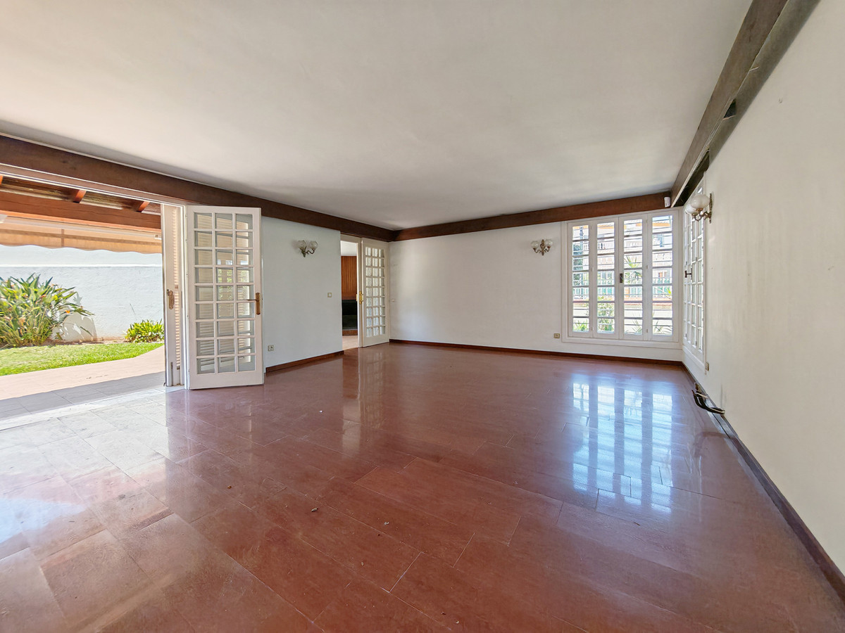 Villa for sale in Fuengirola
