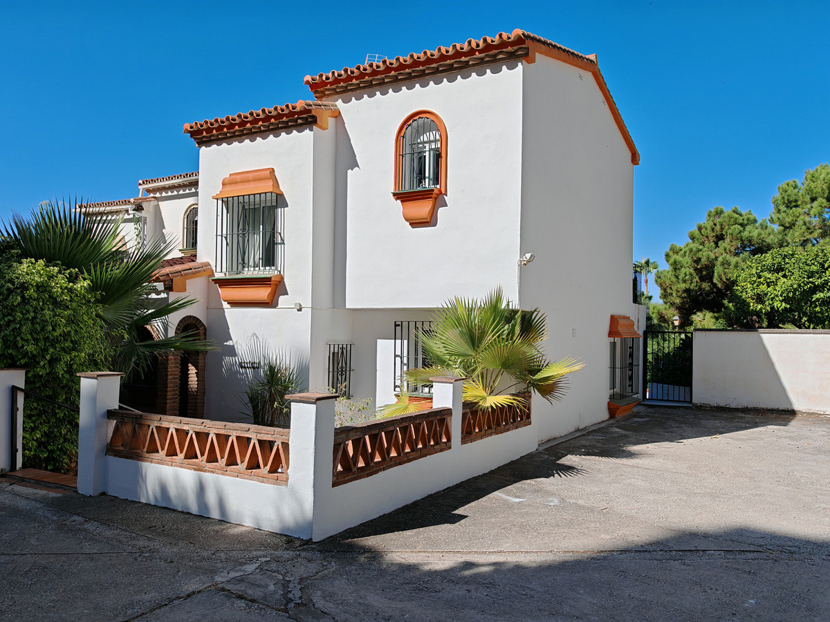 Townhouse for sale in Calahonda