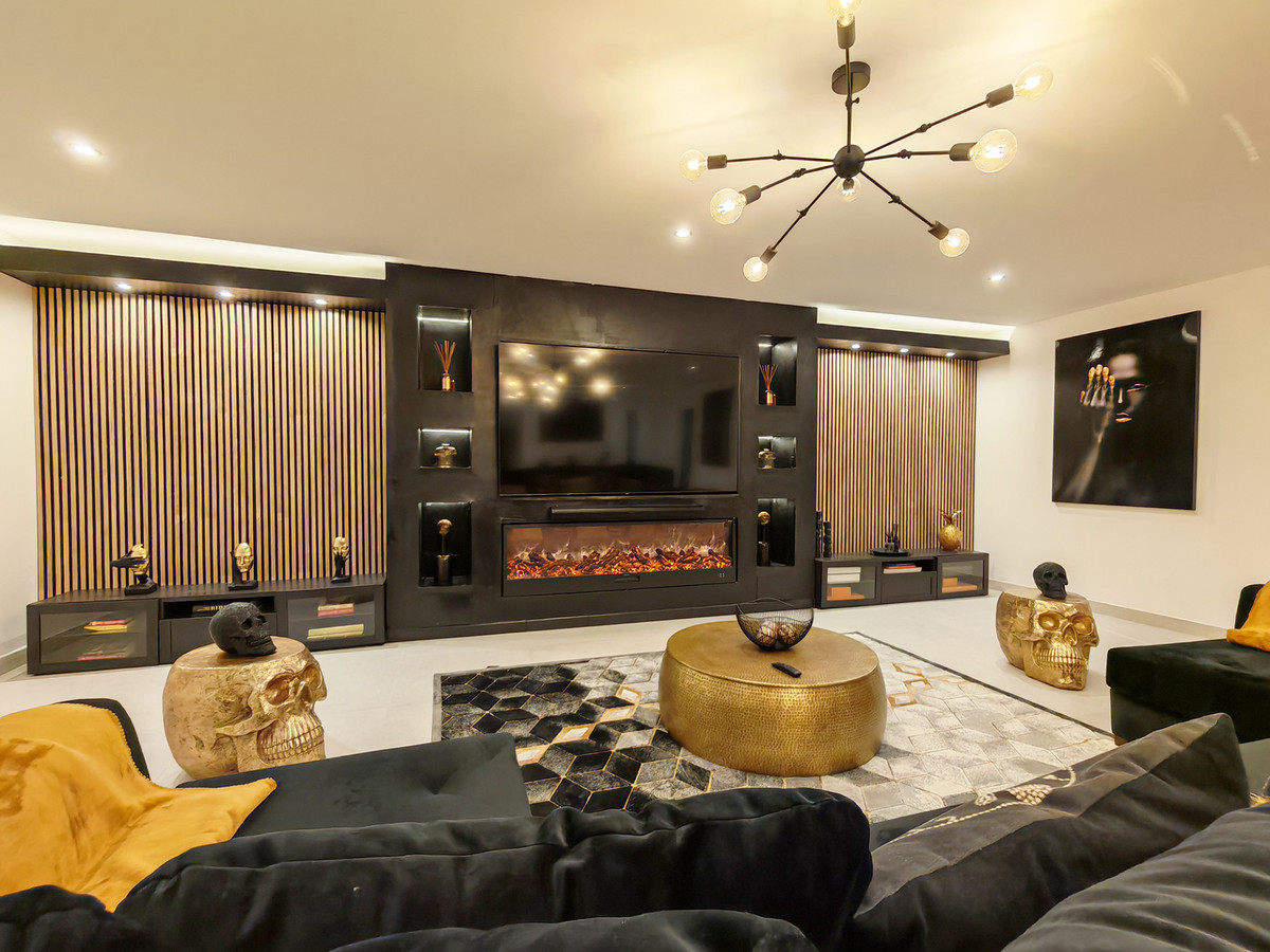 Villa for sale in Estepona