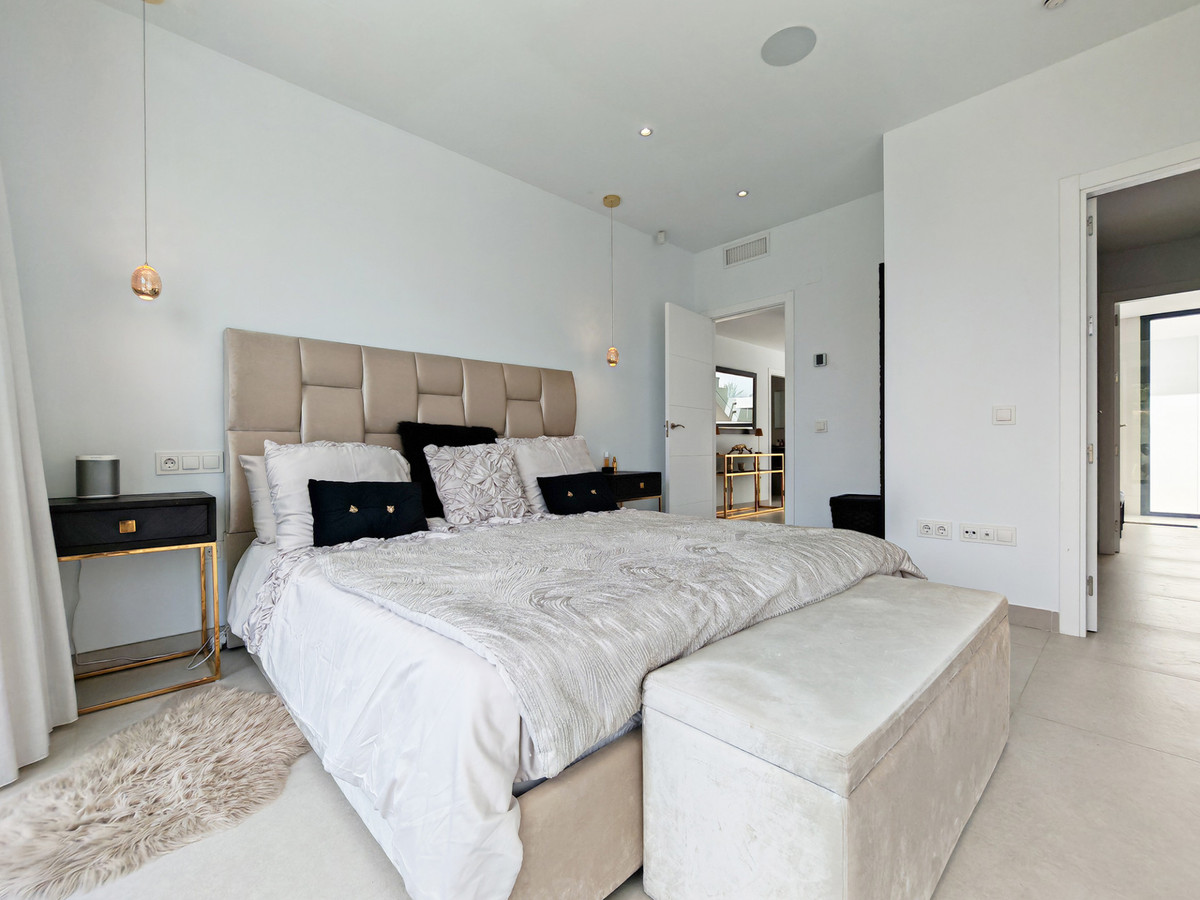 Villa for sale in Estepona