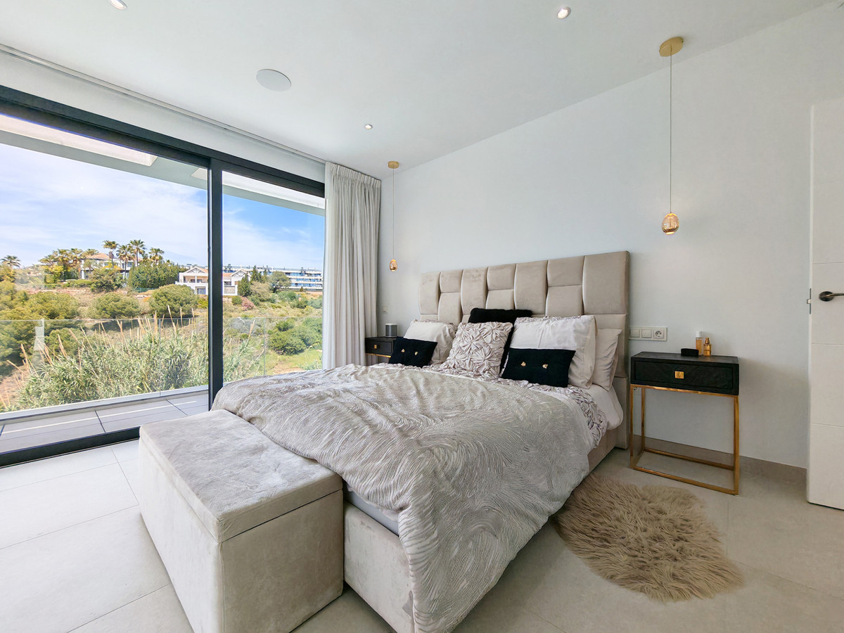 Villa for sale in Estepona