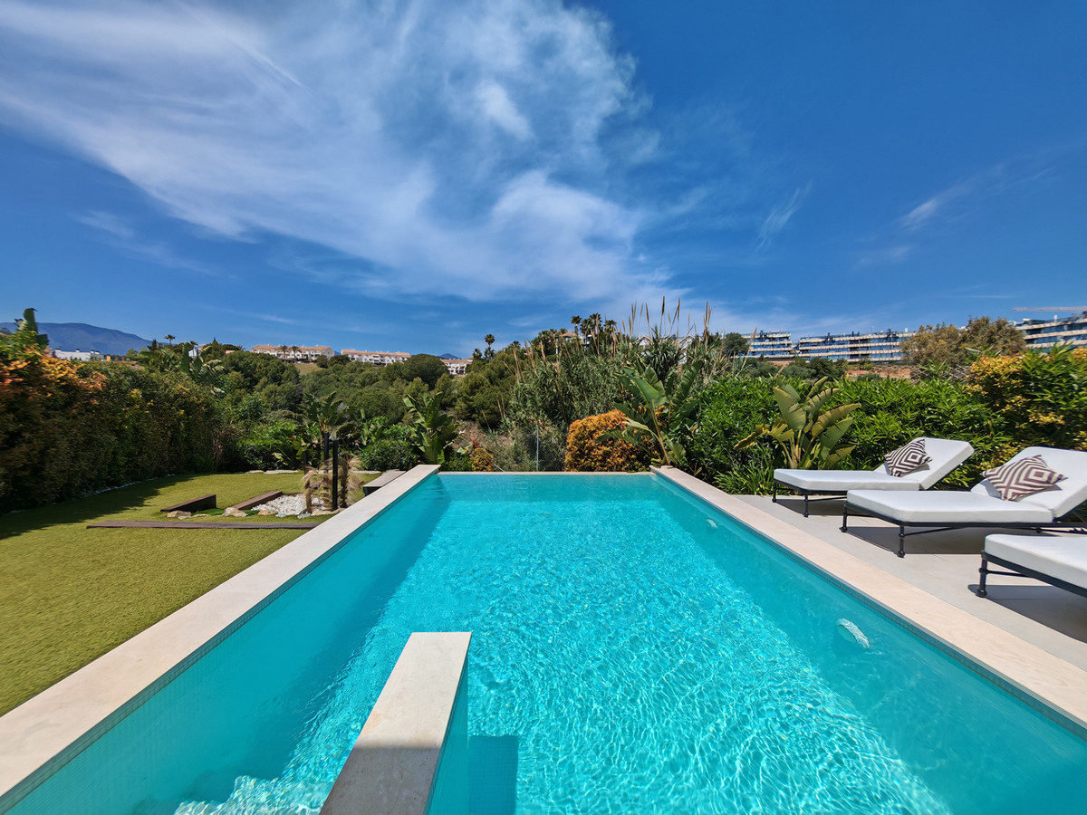 Villa for sale in Estepona