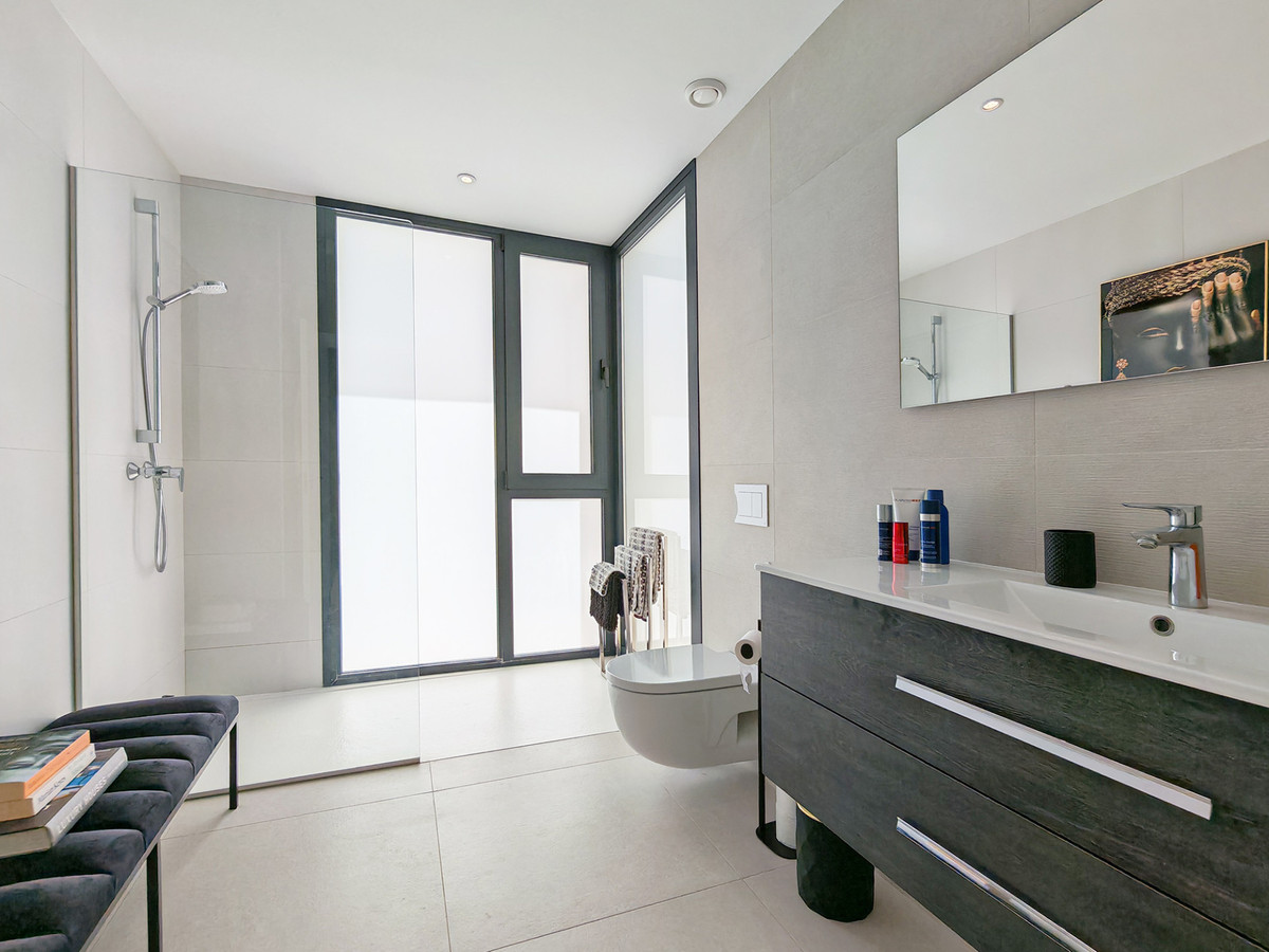 Villa for sale in Estepona