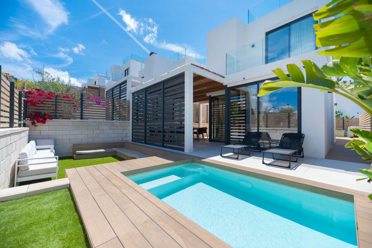 Villa for sale in Cala Tarida