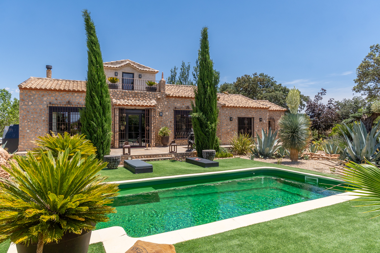 Finca for sale in Freila