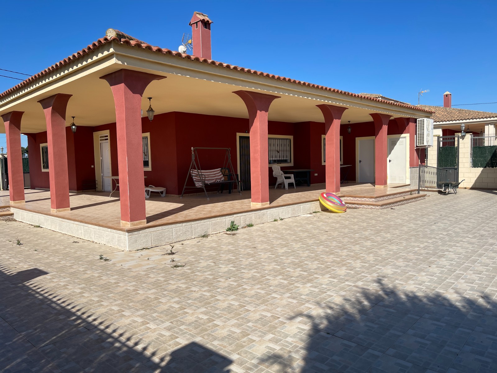 Villa for sale in Albatera