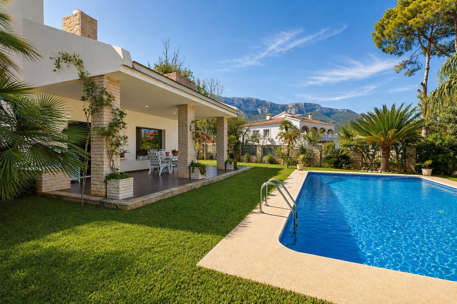 Villa for sale in Denia