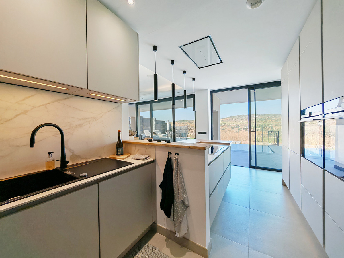 DP-12-R5134837-10 Villa for sale in Estepona