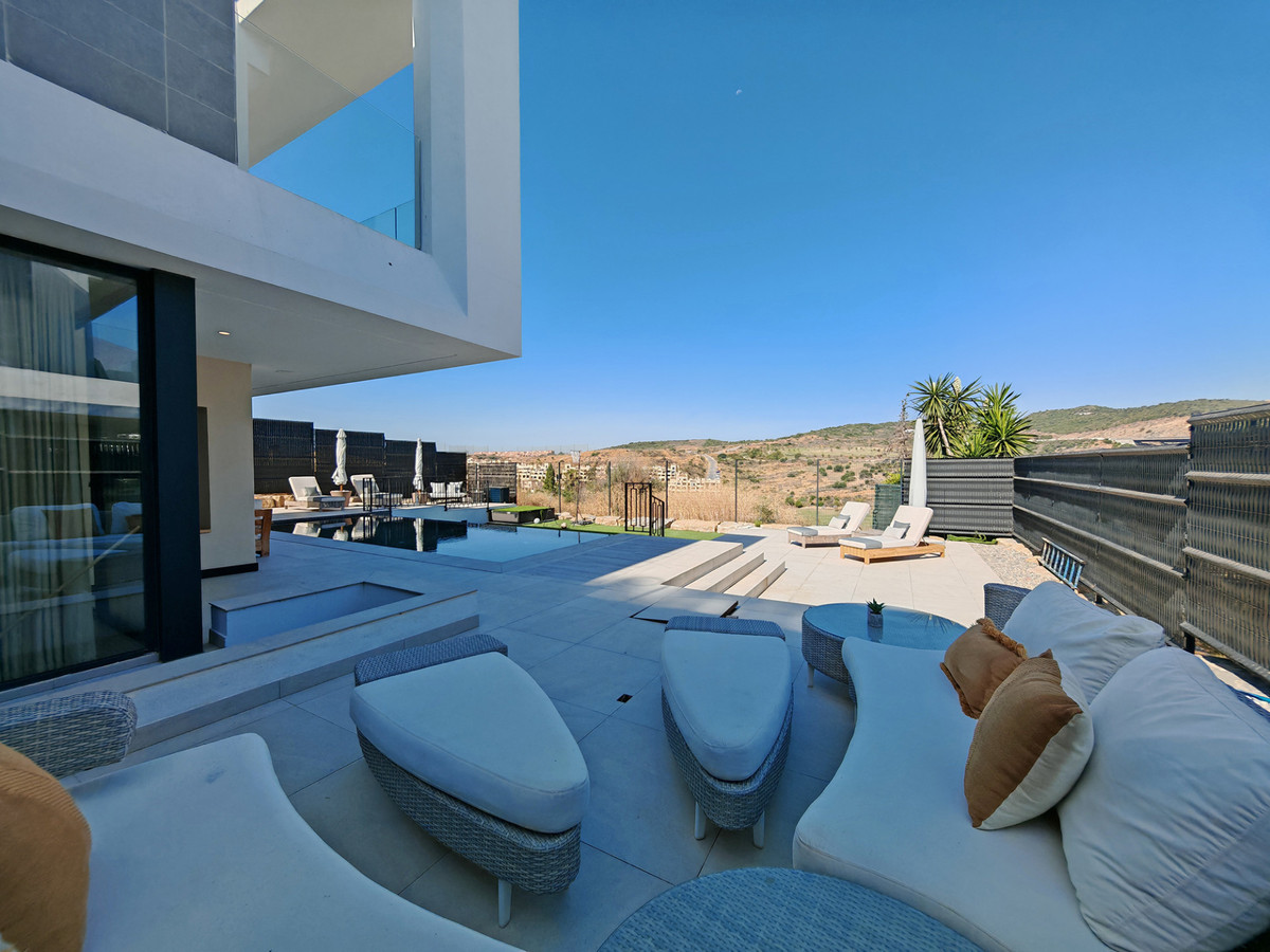DP-12-R5134837-2 Villa for sale in Estepona