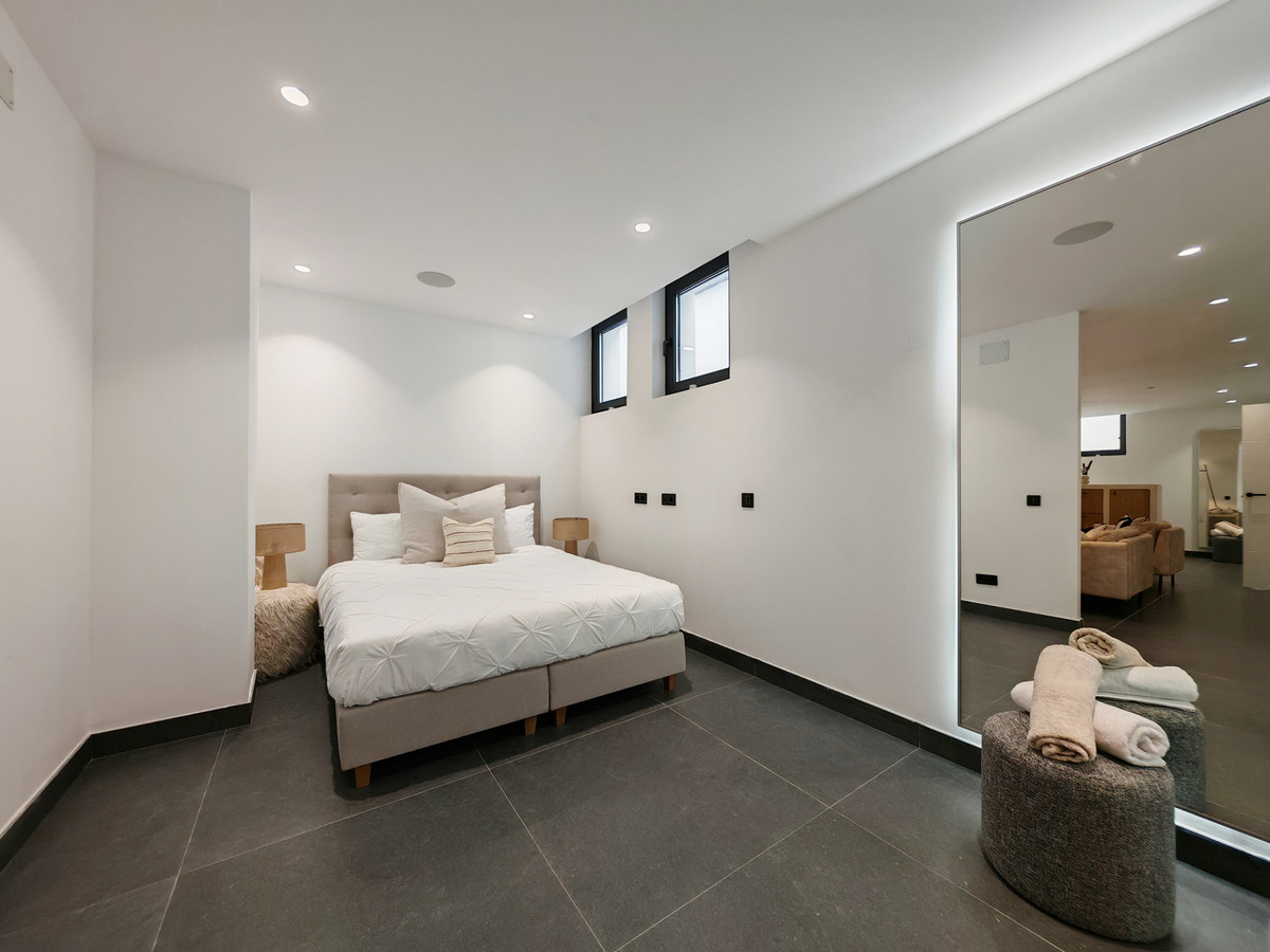 DP-12-R5134837-21 Villa for sale in Estepona