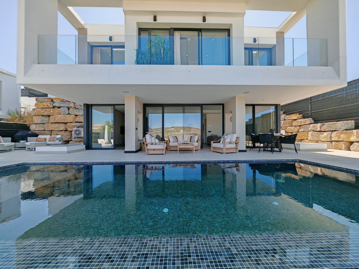 DP-12-R5134837-3 Villa for sale in Estepona