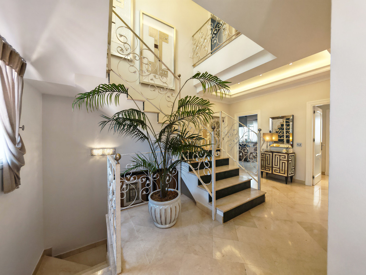 DP-12-R5412553-10 Villa for sale in Elviria