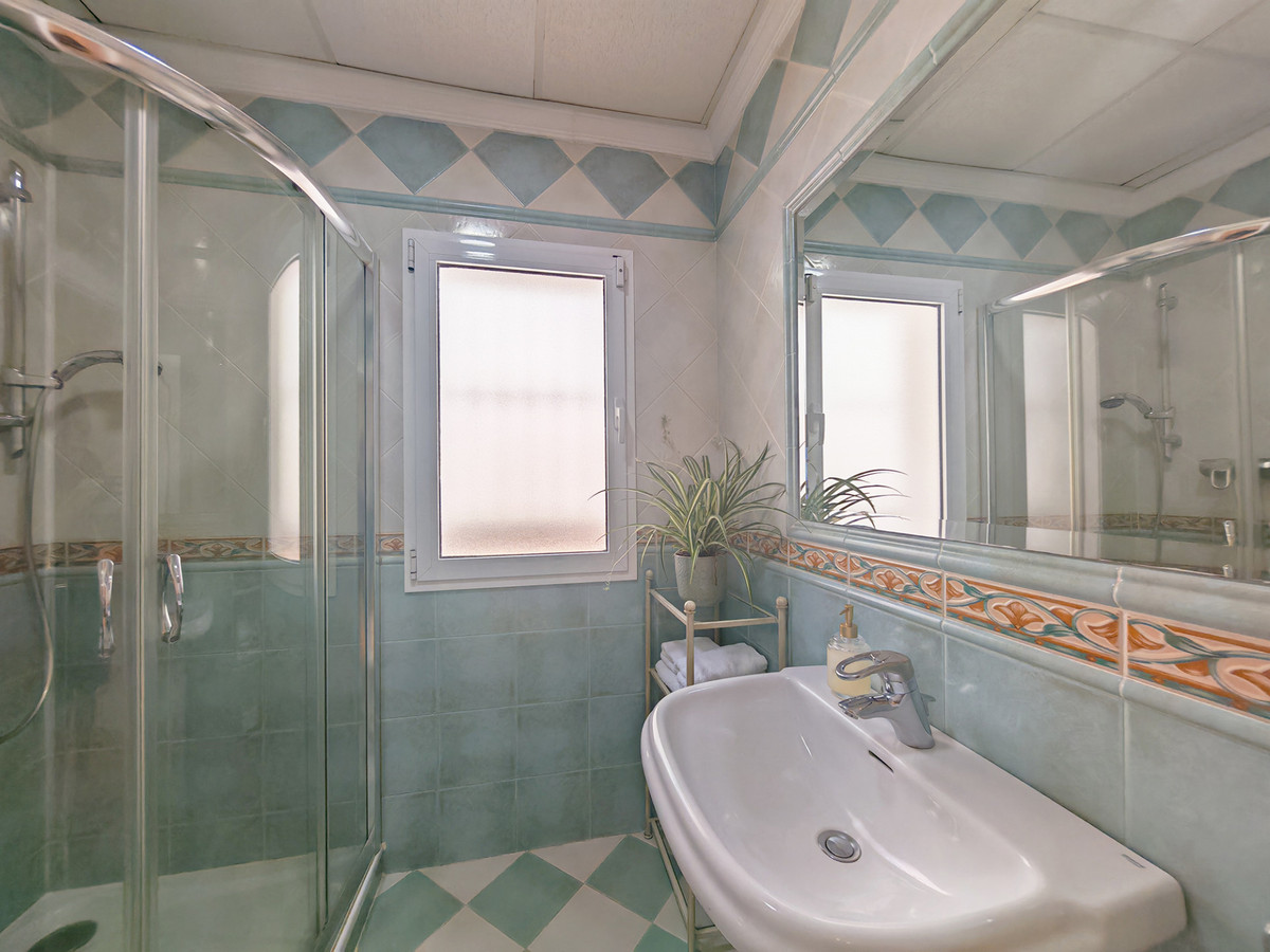 DP-12-R5412553-19 Villa for sale in Elviria