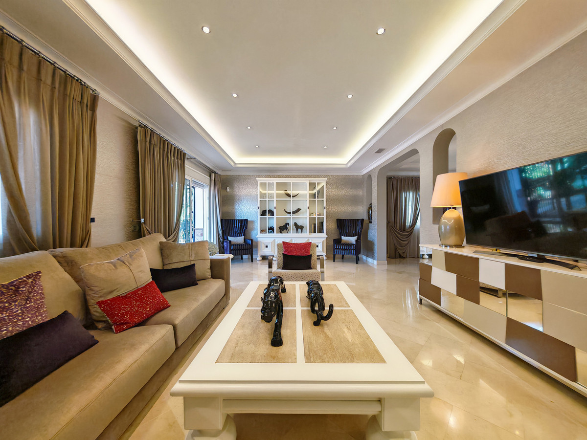 DP-12-R5412553-2 Villa for sale in Elviria